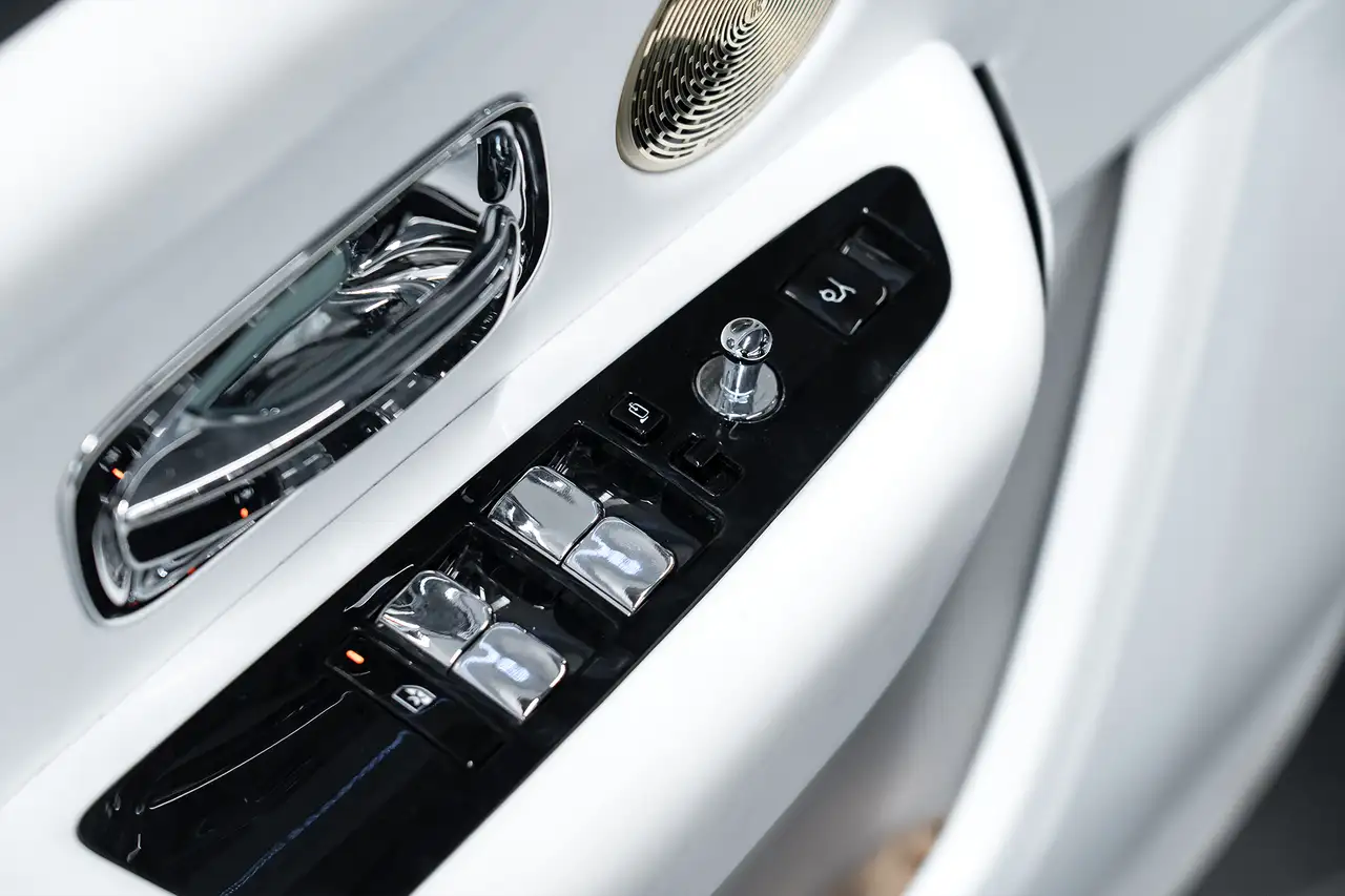 Rolls-Royce Cullinan - Image 11