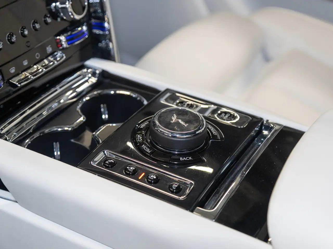 Rolls-Royce Cullinan - Image 9