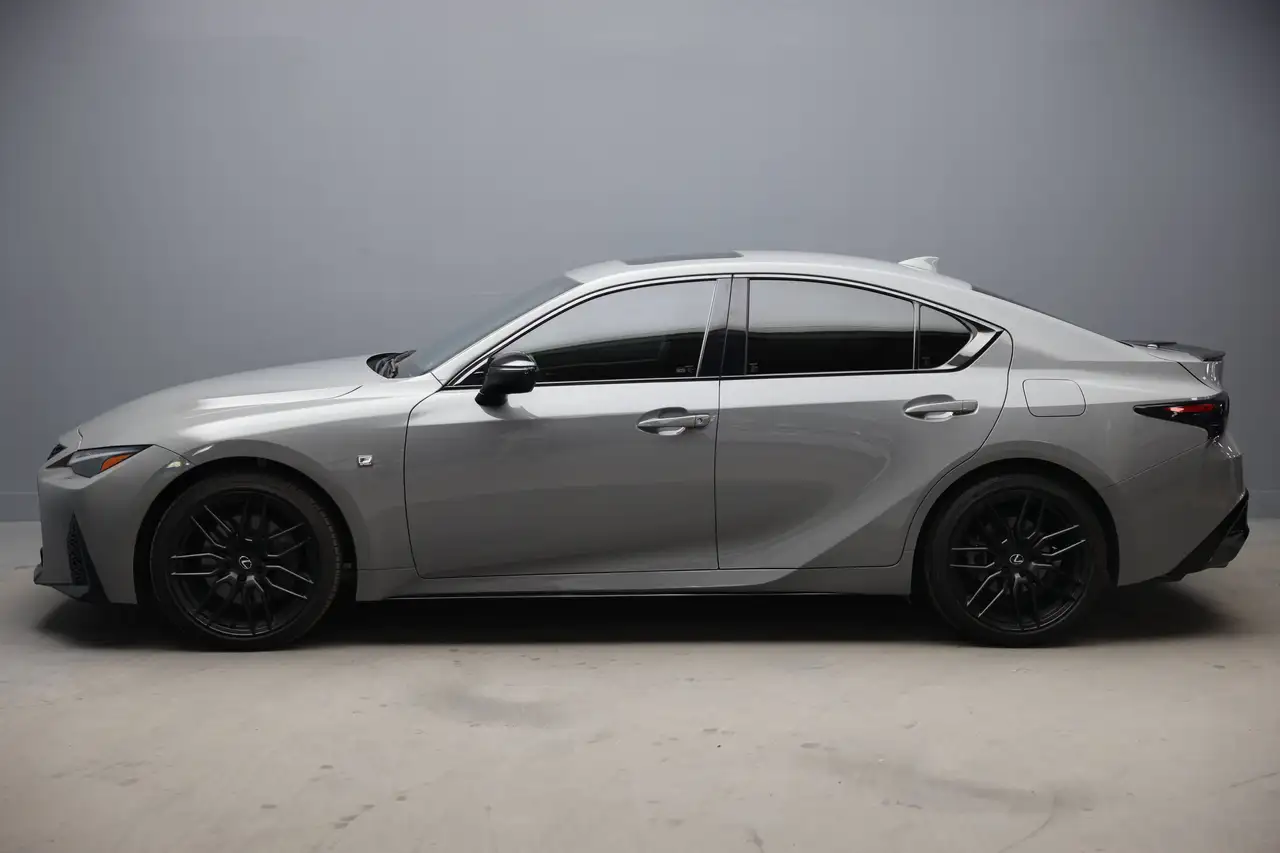 Lexus IS - Image 2