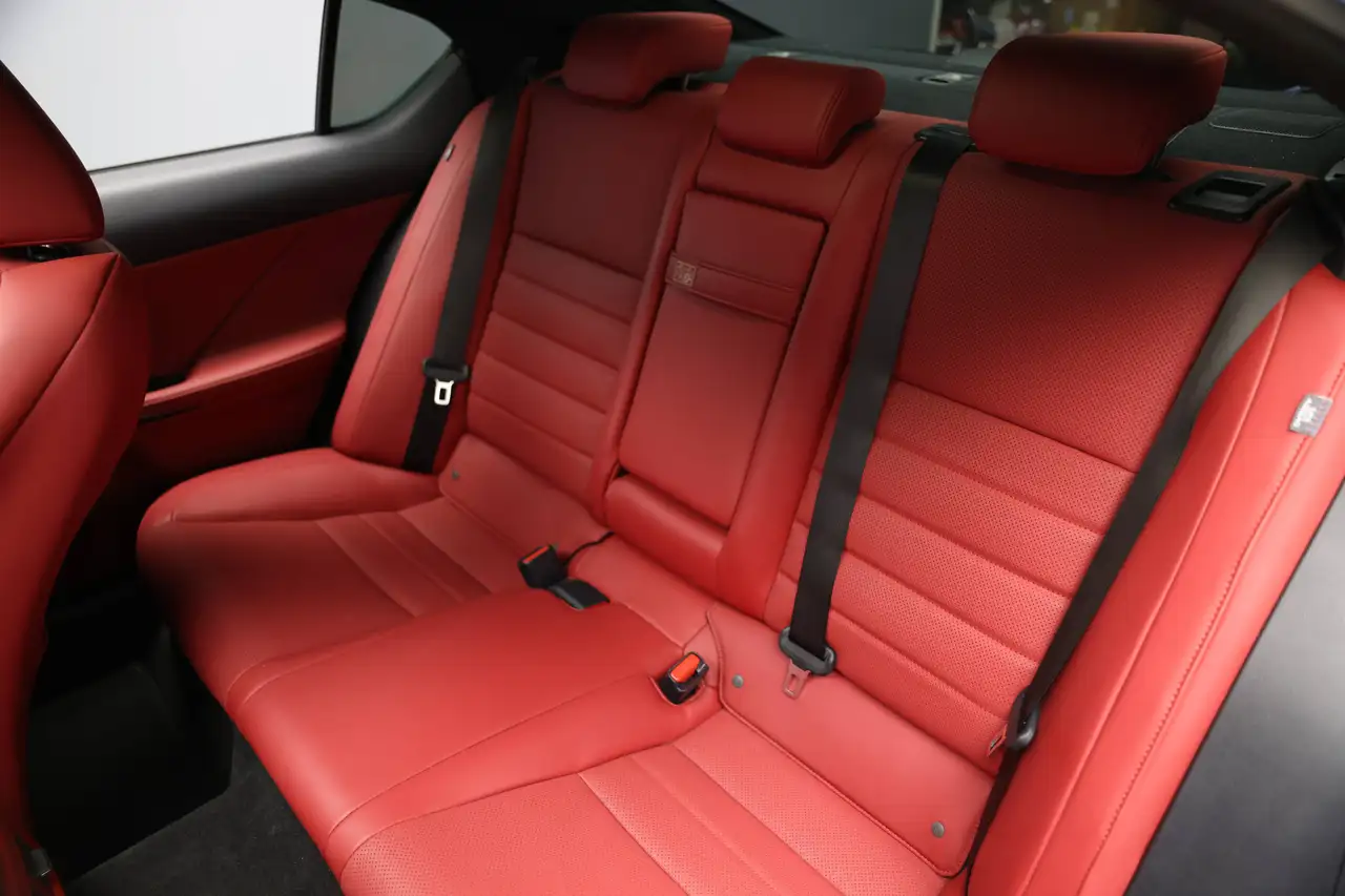 Lexus IS - Image 17