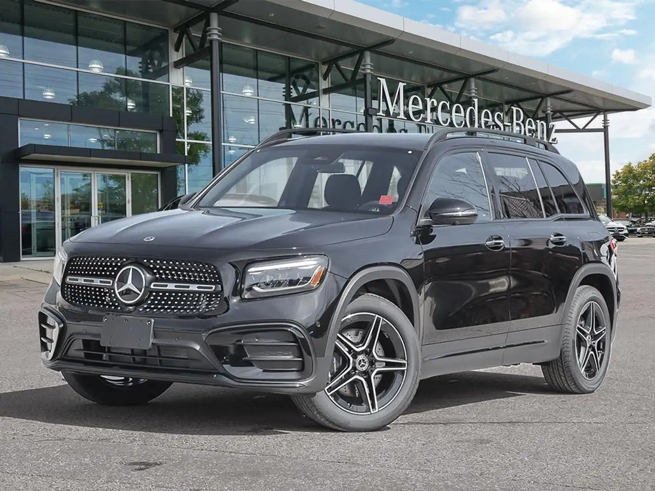 Mercedes-Benz GLB - Image 1