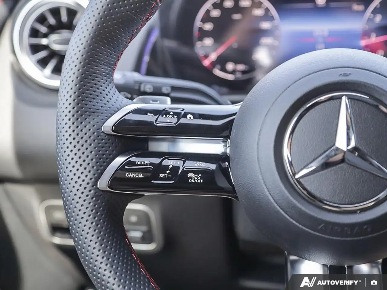 Mercedes-Benz GLB - Image 15
