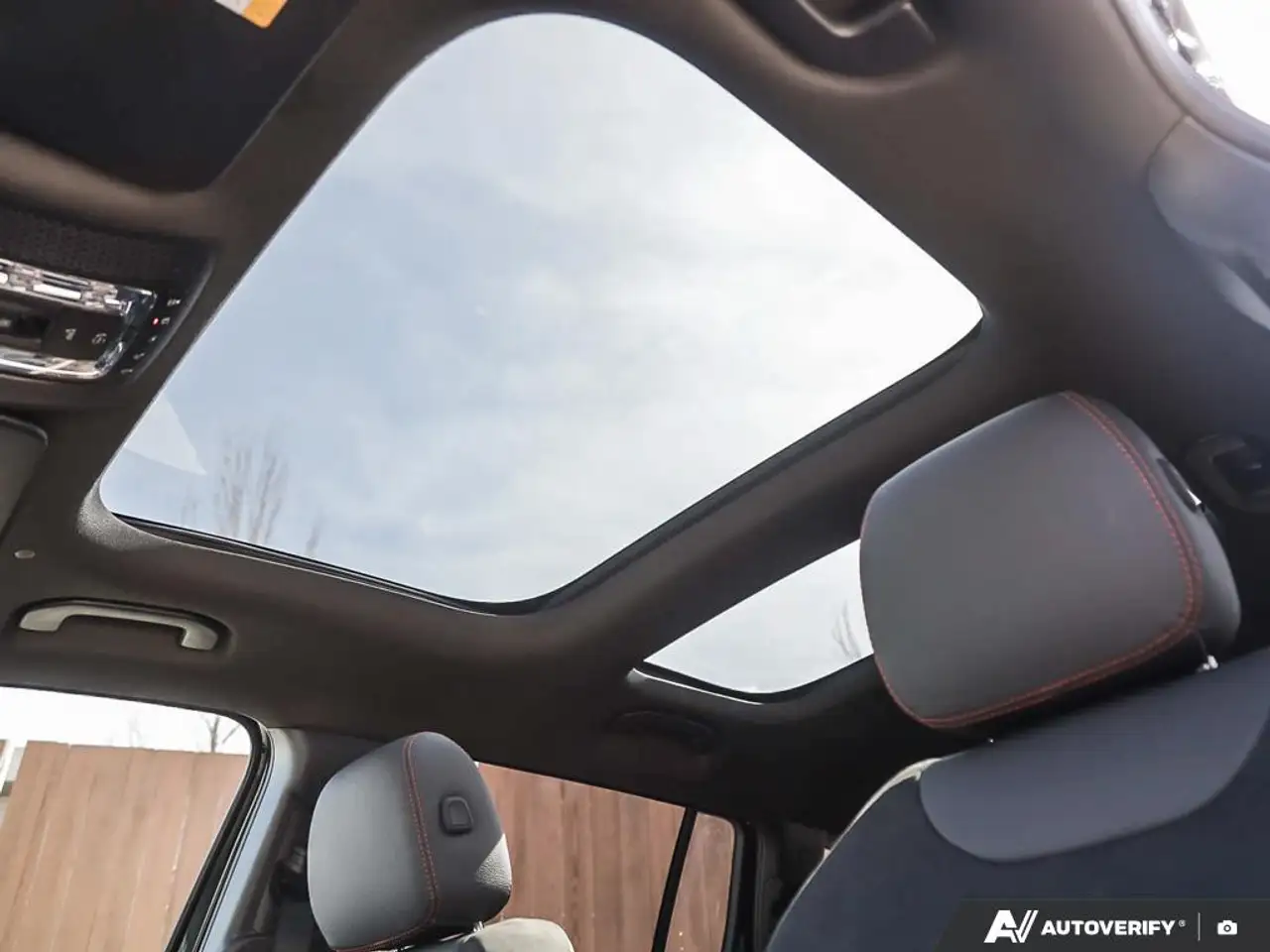 Mercedes-Benz GLB - Image 21