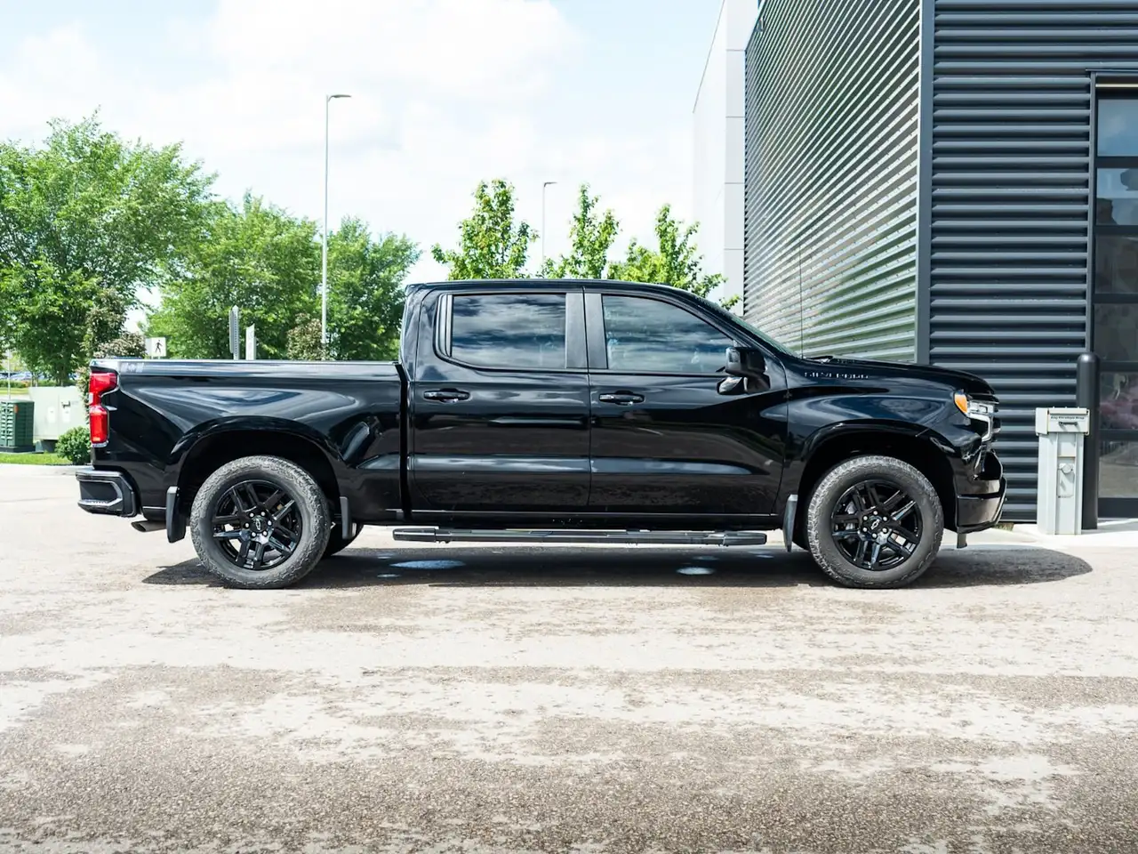 Chevrolet Silverado 1500 - Image 10