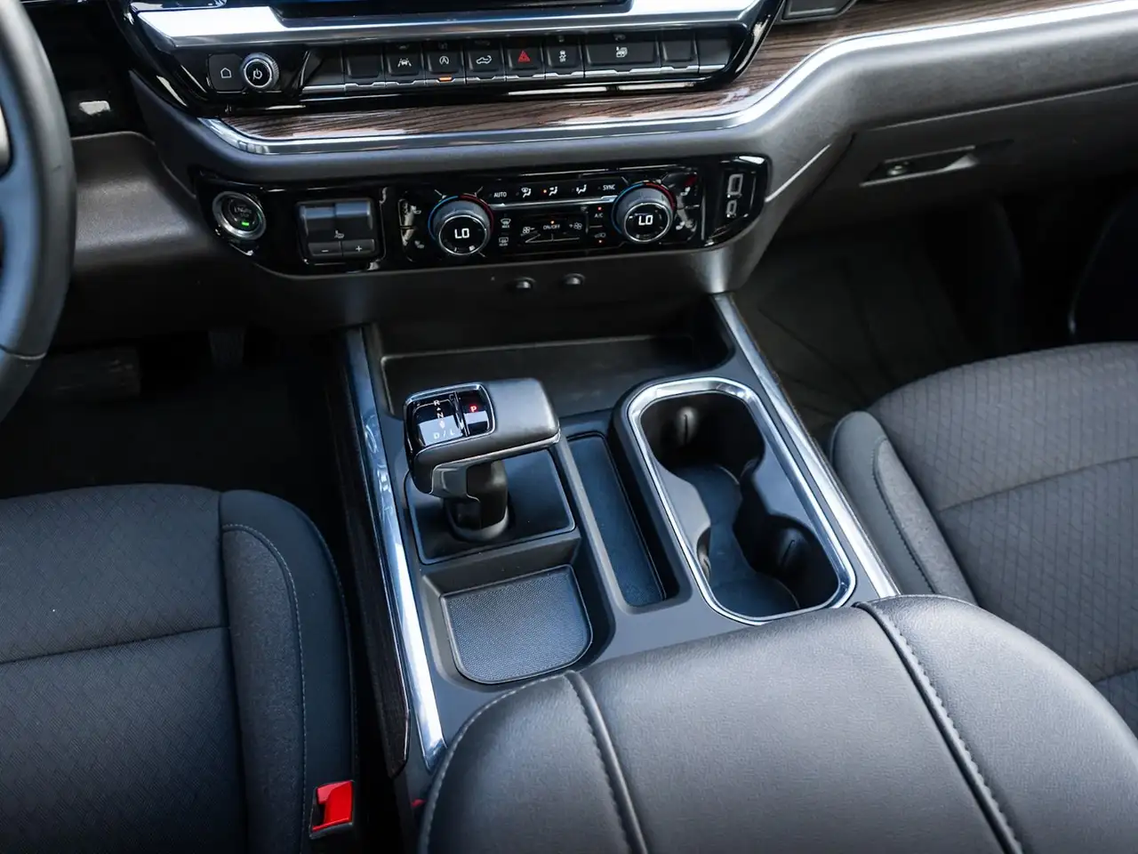 Chevrolet Silverado 1500 - Image 23