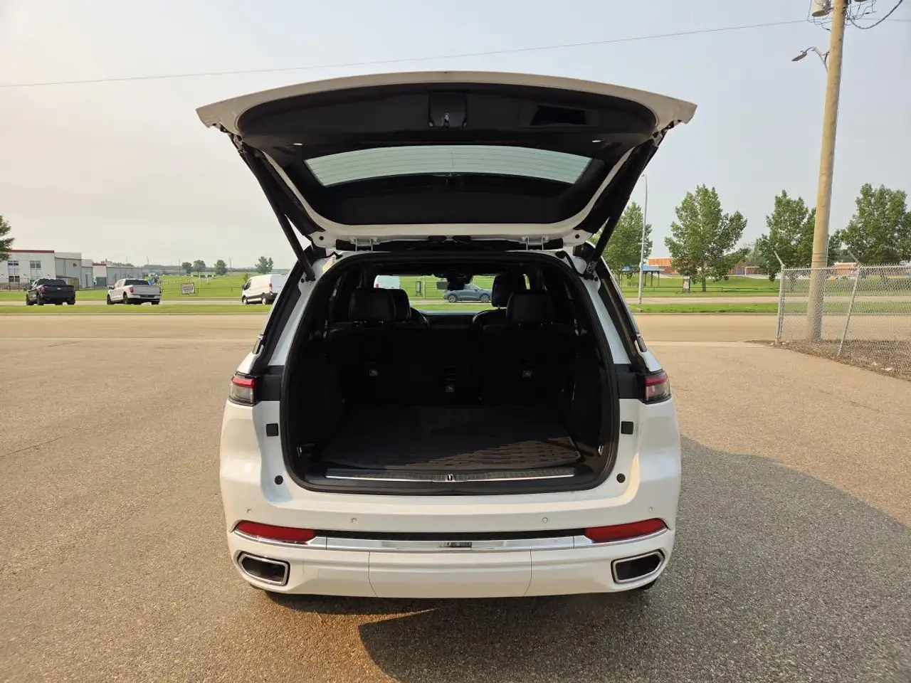 Jeep Grand Cherokee - Image 12