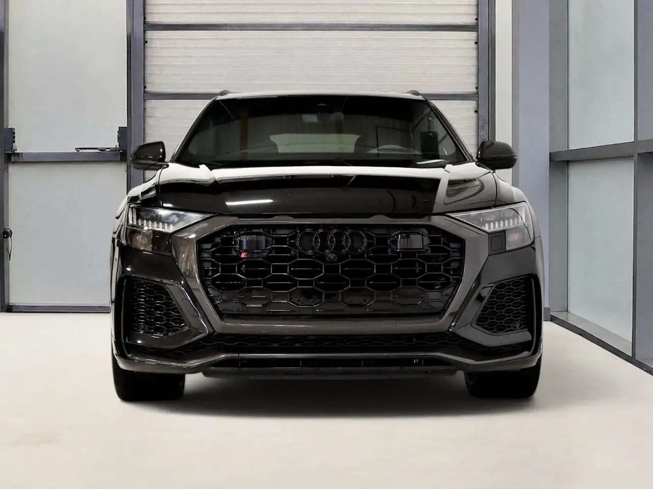 Audi RS Q8 - Image 5