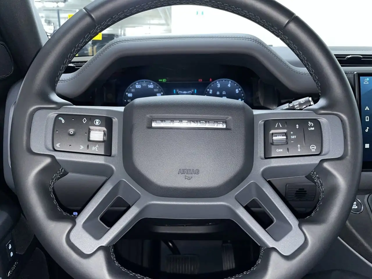 Land Rover Defender - Image 22
