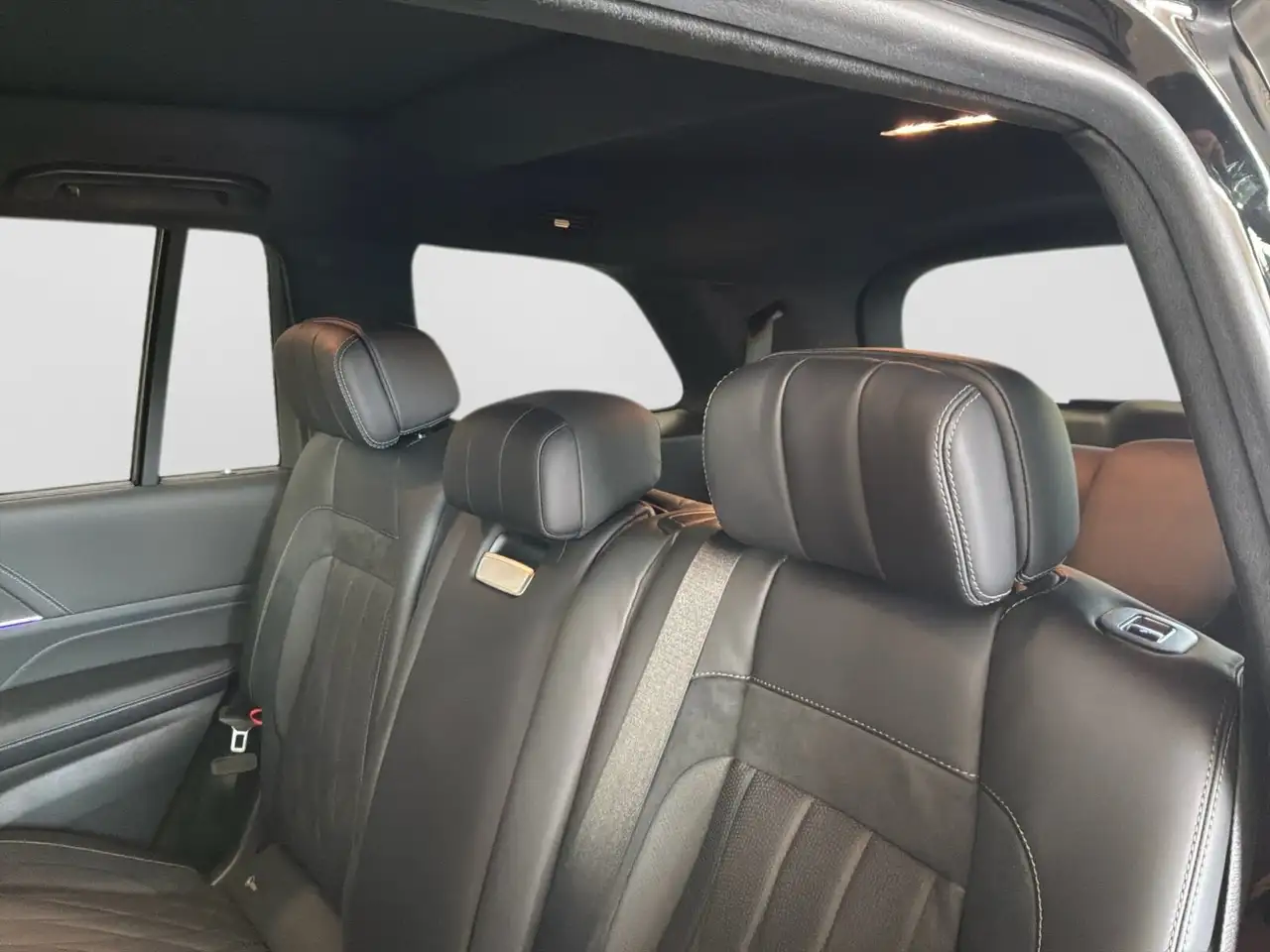 Mercedes-Benz GLS - Image 20