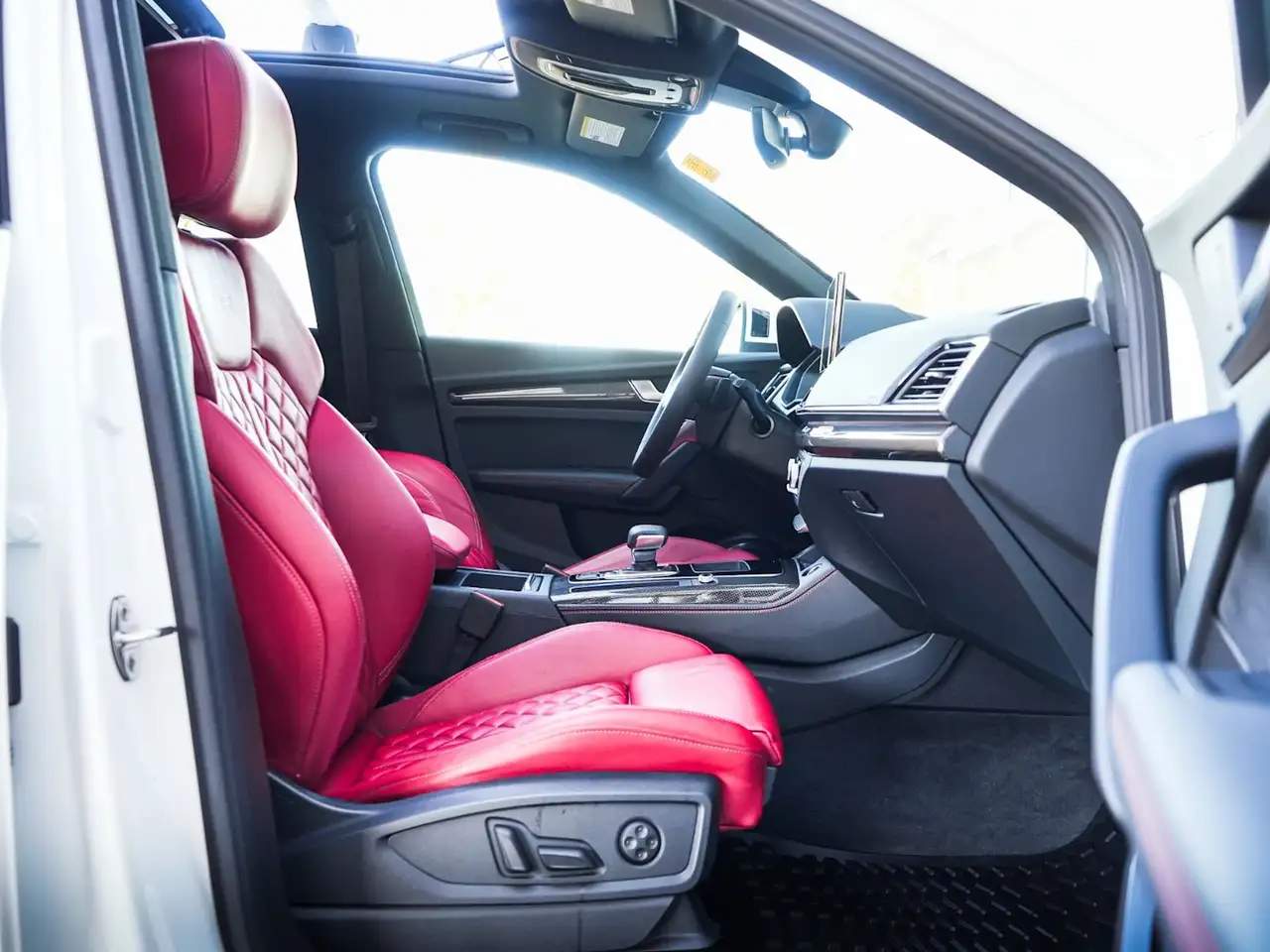 Audi SQ5 - Image 19