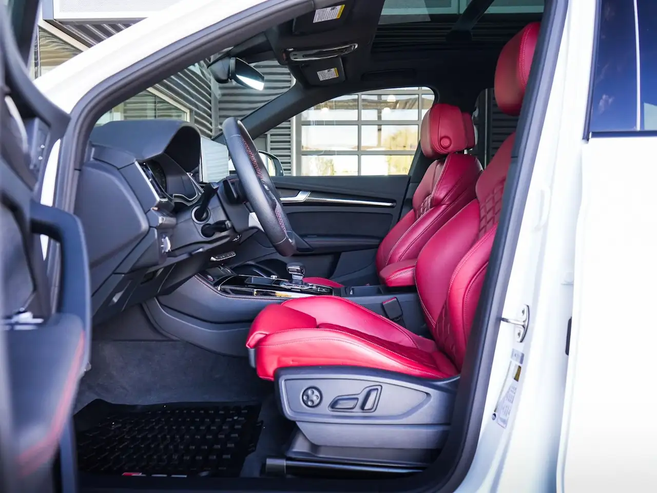 Audi SQ5 - Image 15