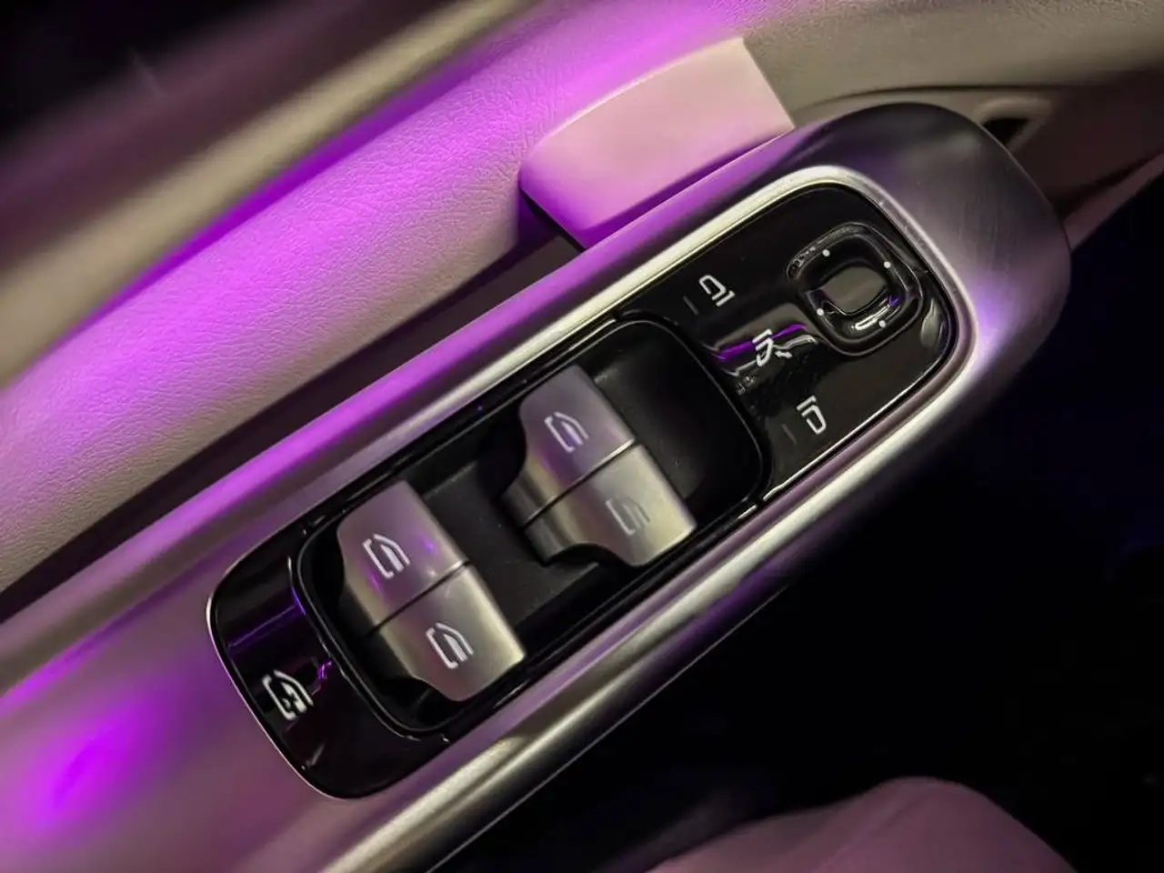 Mercedes-Benz C-Class - Image 22