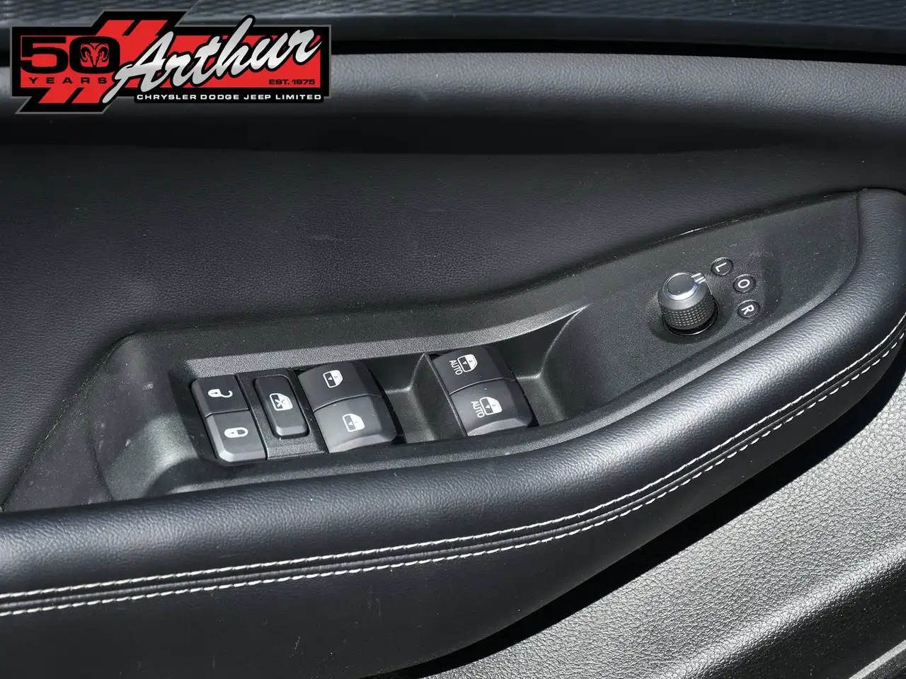 Jeep Grand Cherokee - Image 11