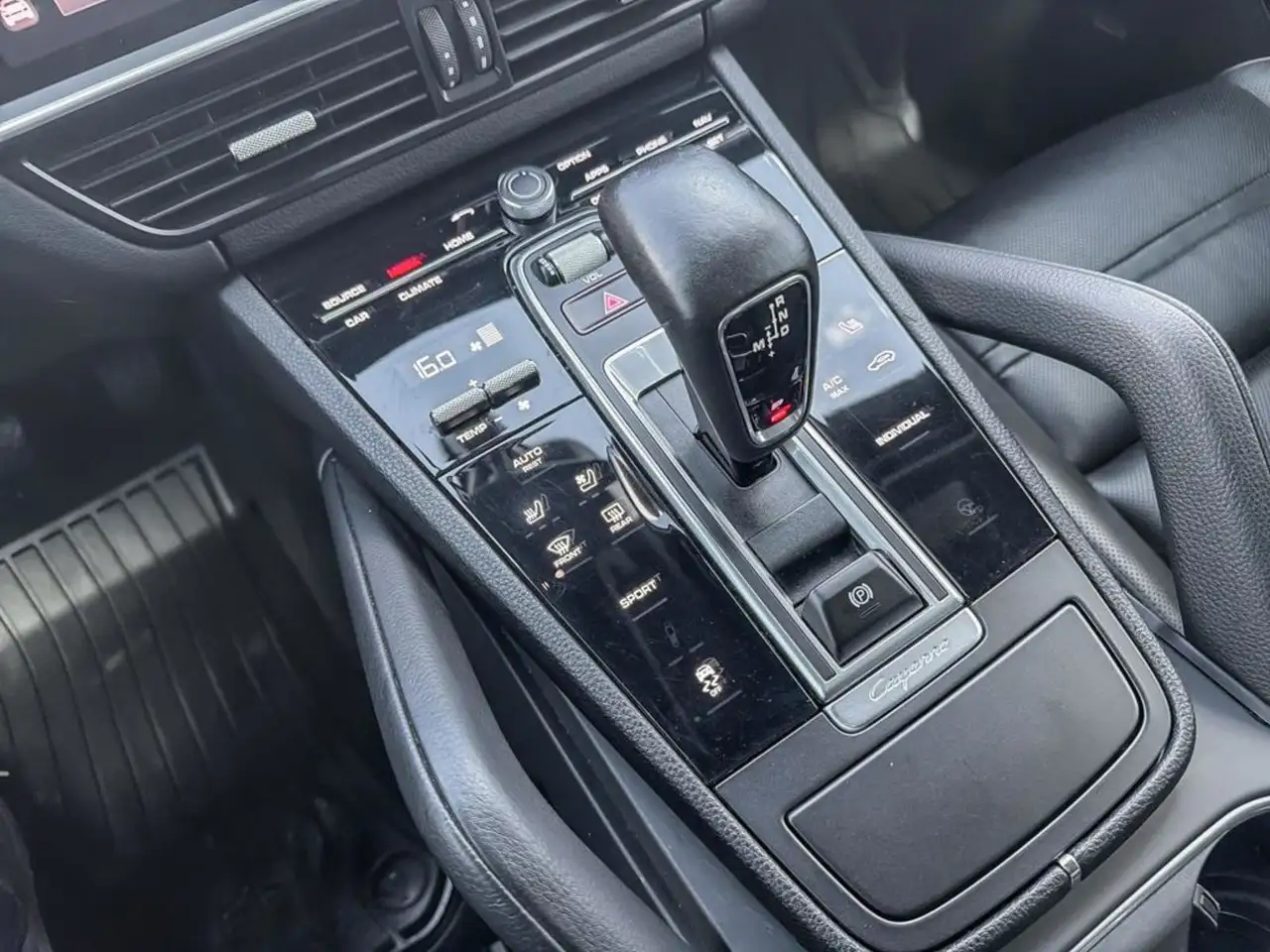 Porsche Cayenne - Image 18