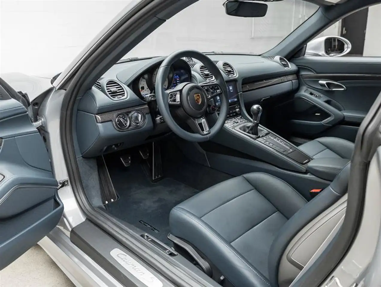 Porsche 718 Cayman - Image 25