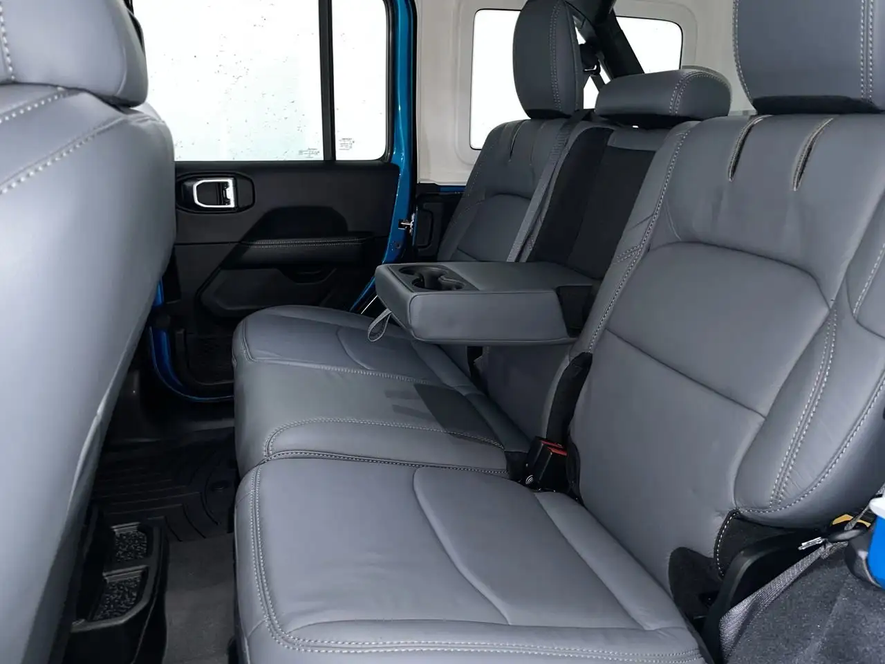 Jeep Wrangler - Image 30