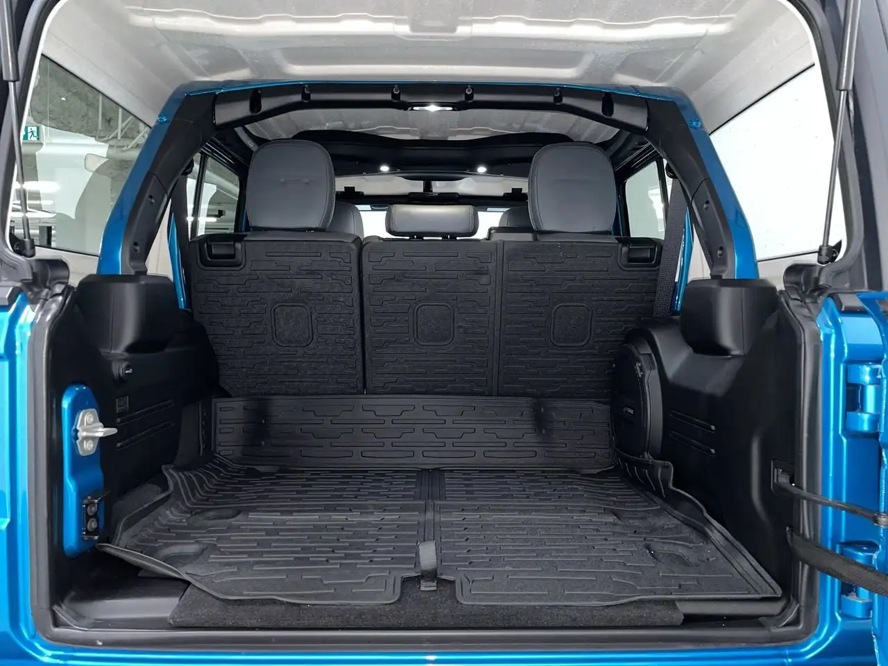 Jeep Wrangler - Image 31