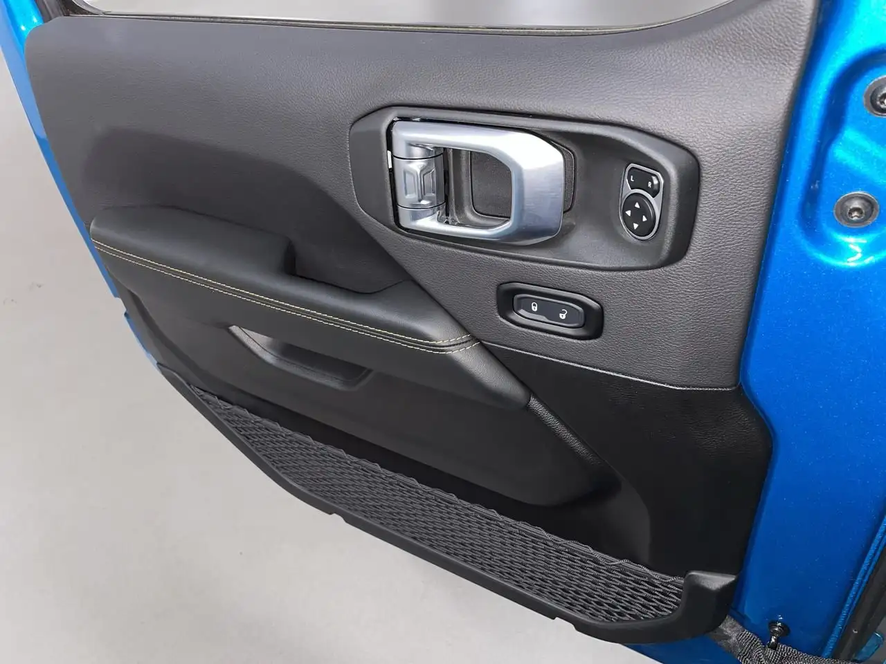 Jeep Wrangler - Image 21