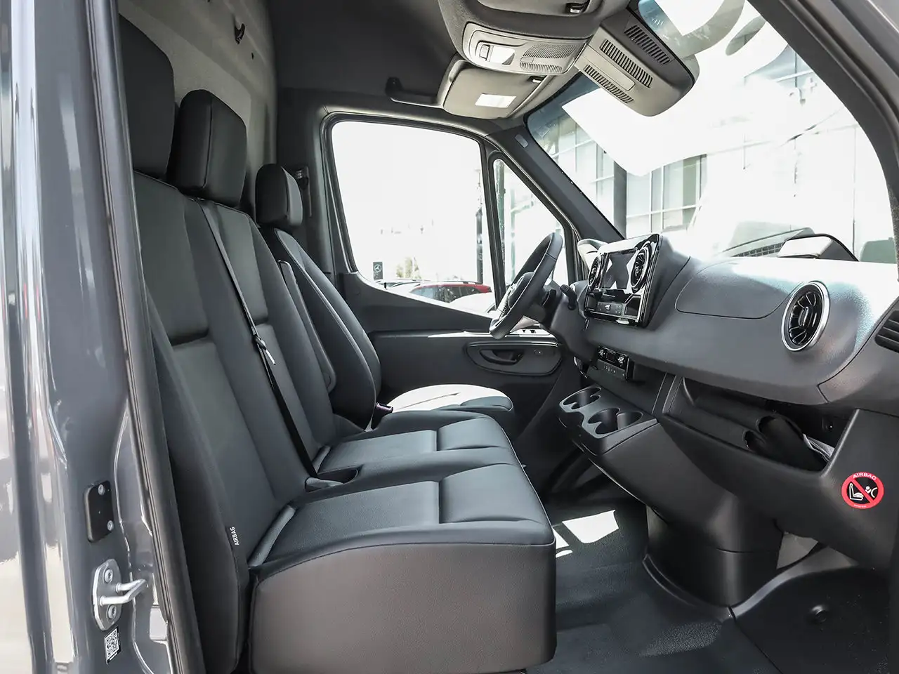 Mercedes-Benz Sprinter - Image 15