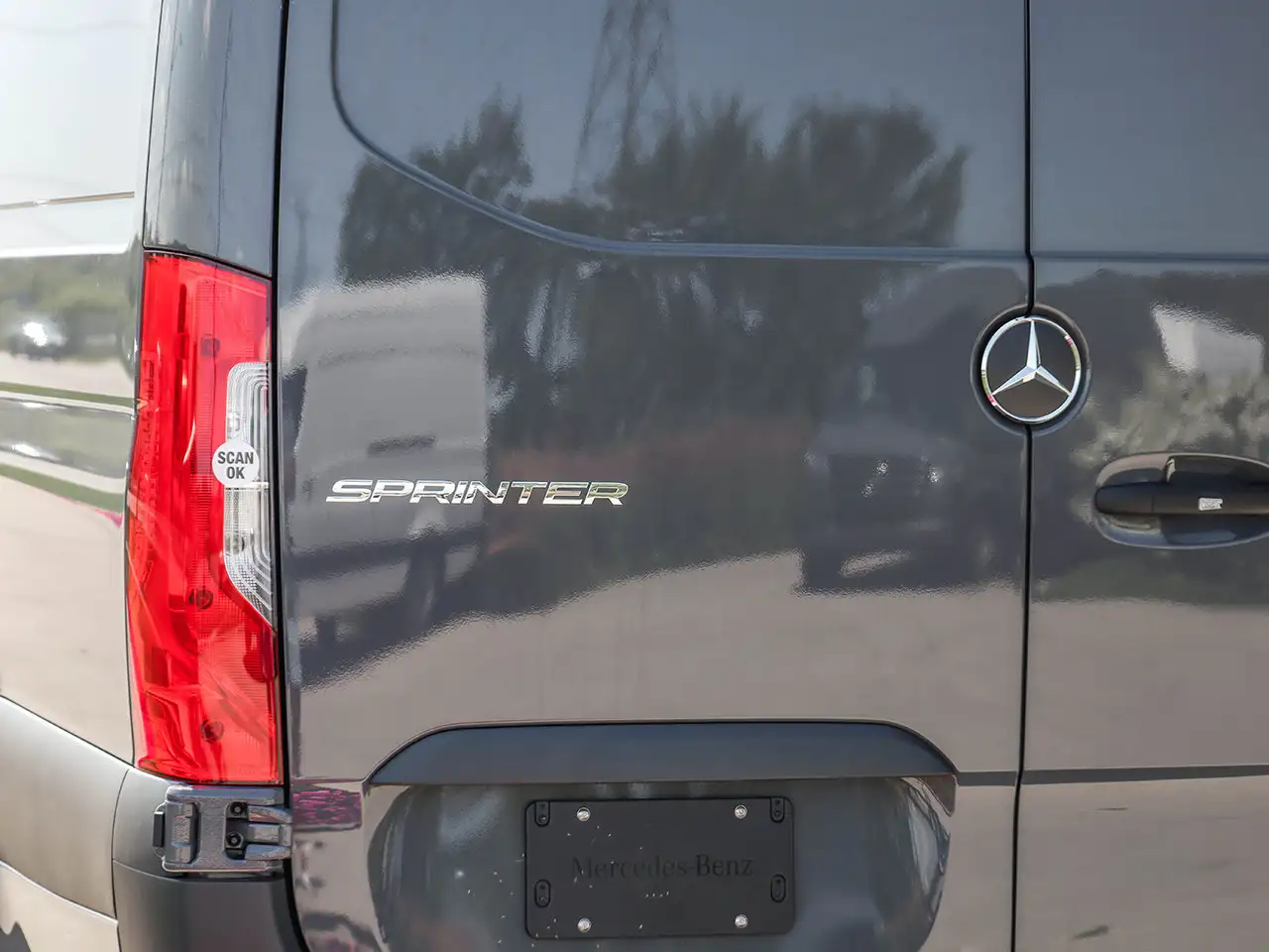 Mercedes-Benz Sprinter - Image 9