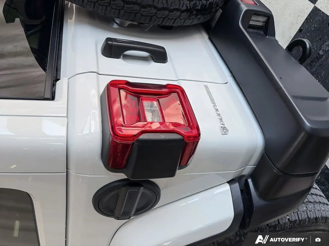Jeep Wrangler - Image 11