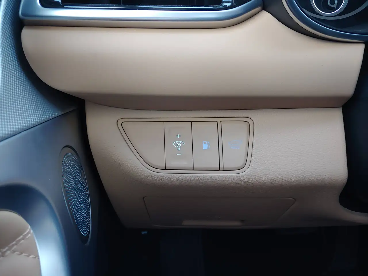 Genesis G70 - Image 24
