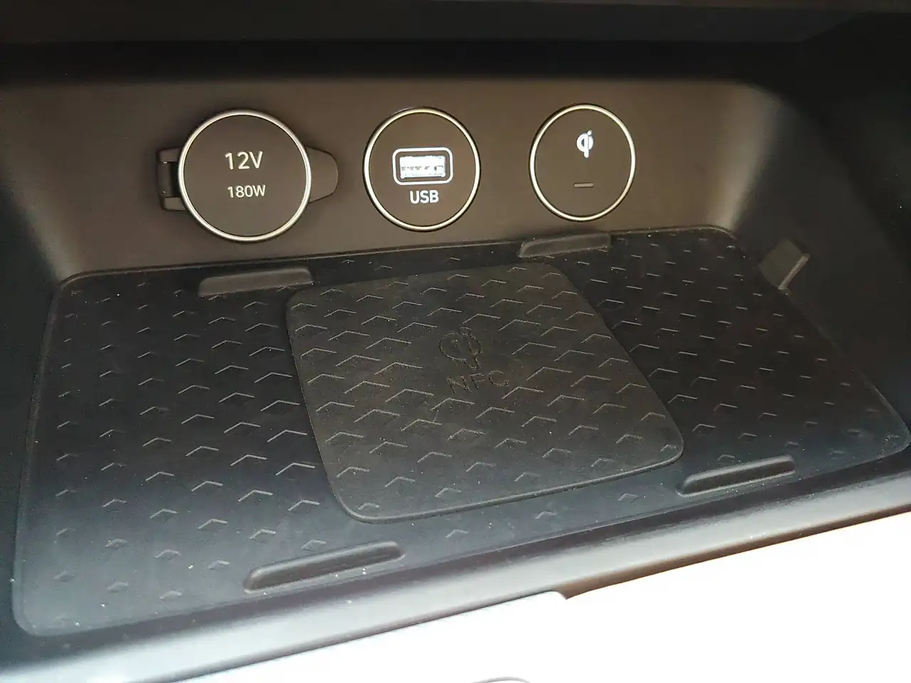 Genesis G70 - Image 33