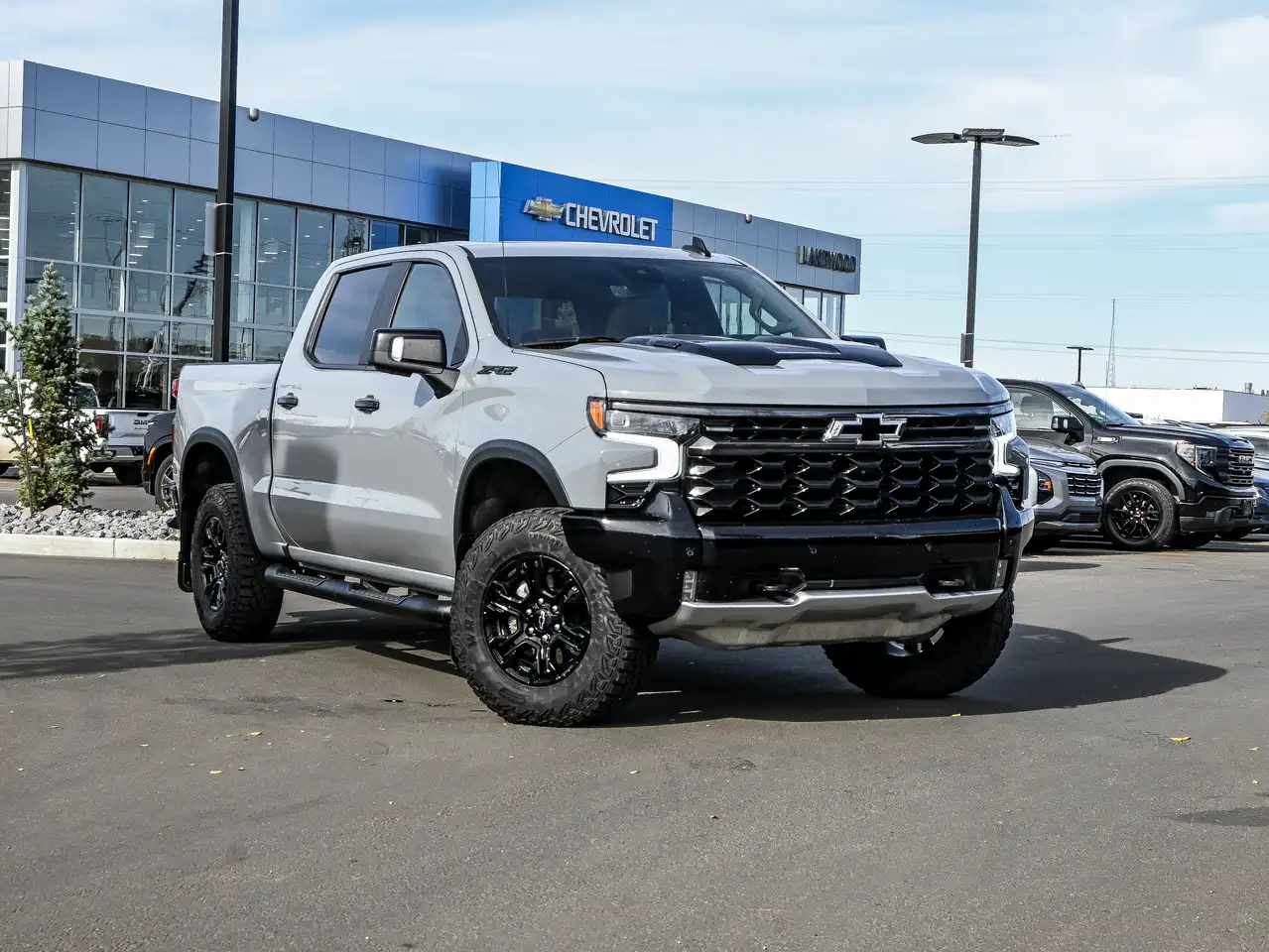 Chevrolet Silverado 1500 - Image 2