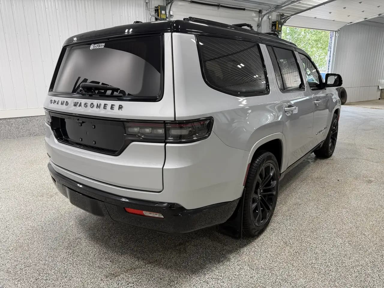 Jeep Grand Wagoneer - Image 7