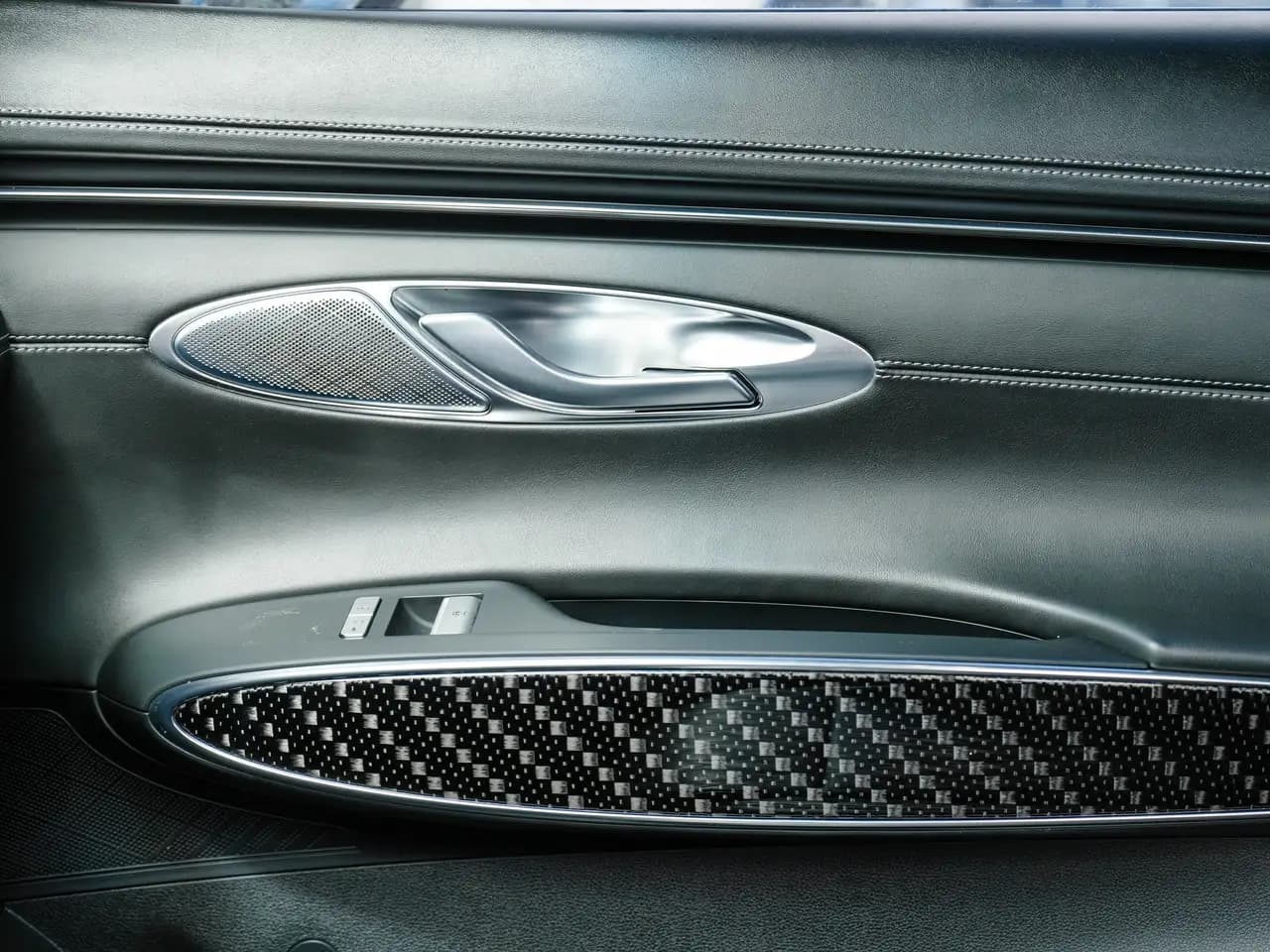 Genesis GV70 - Image 10