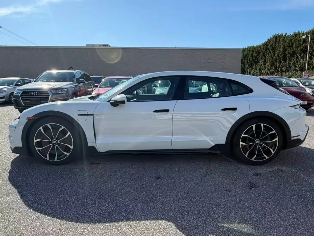 Porsche Taycan - Image 8