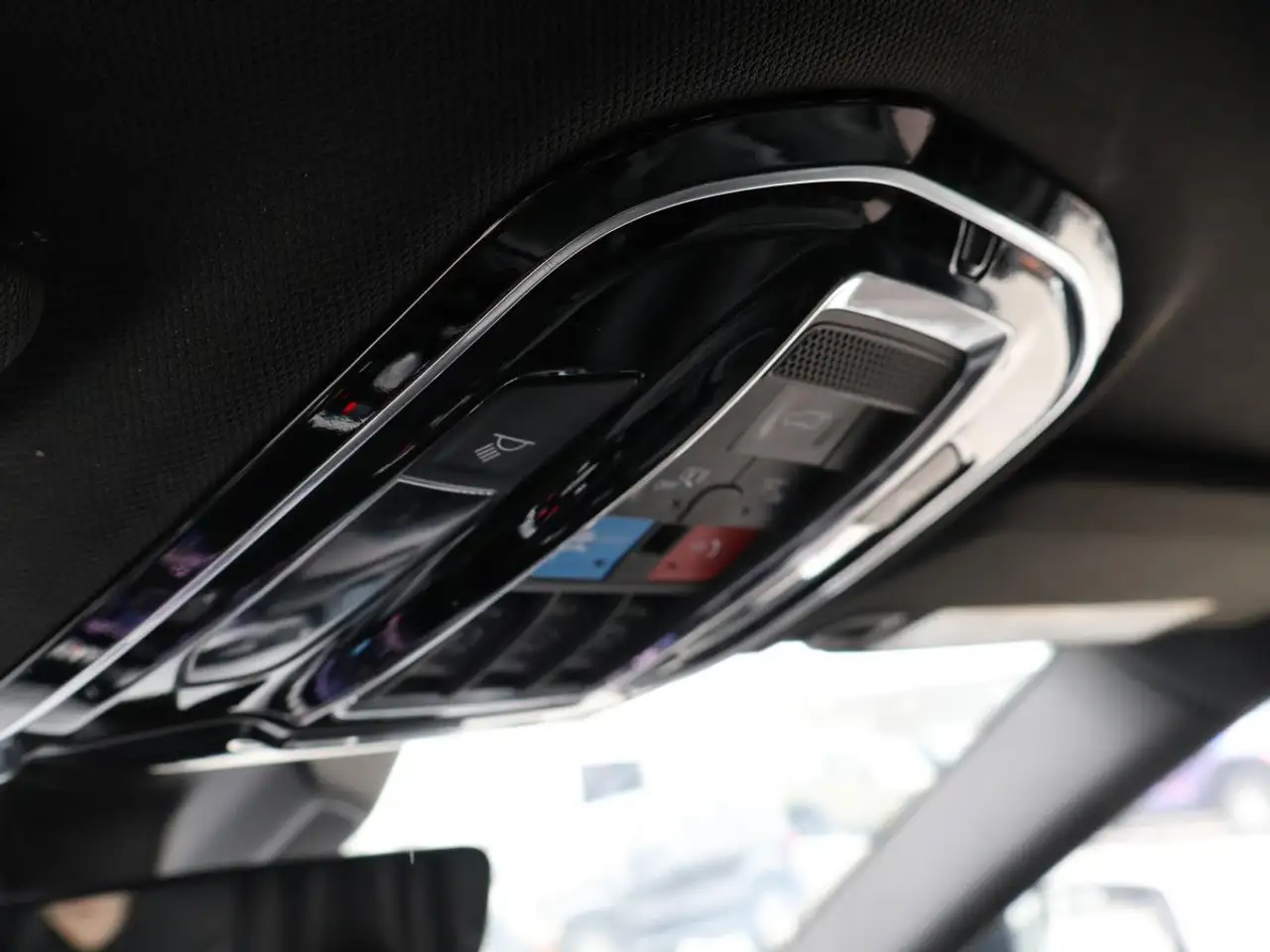 Jeep Grand Cherokee - Image 28