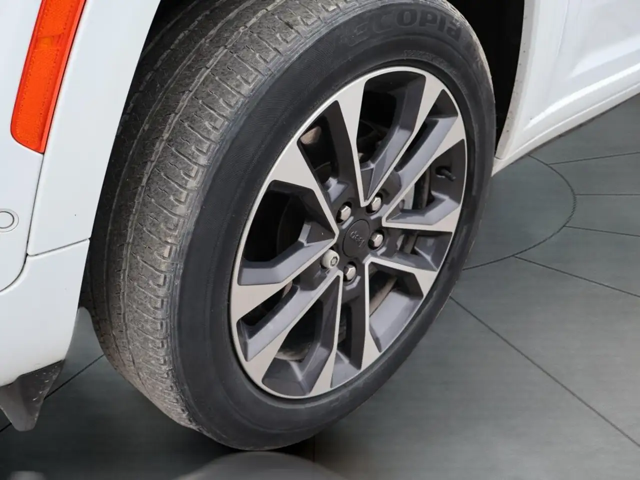 Jeep Grand Cherokee - Image 10