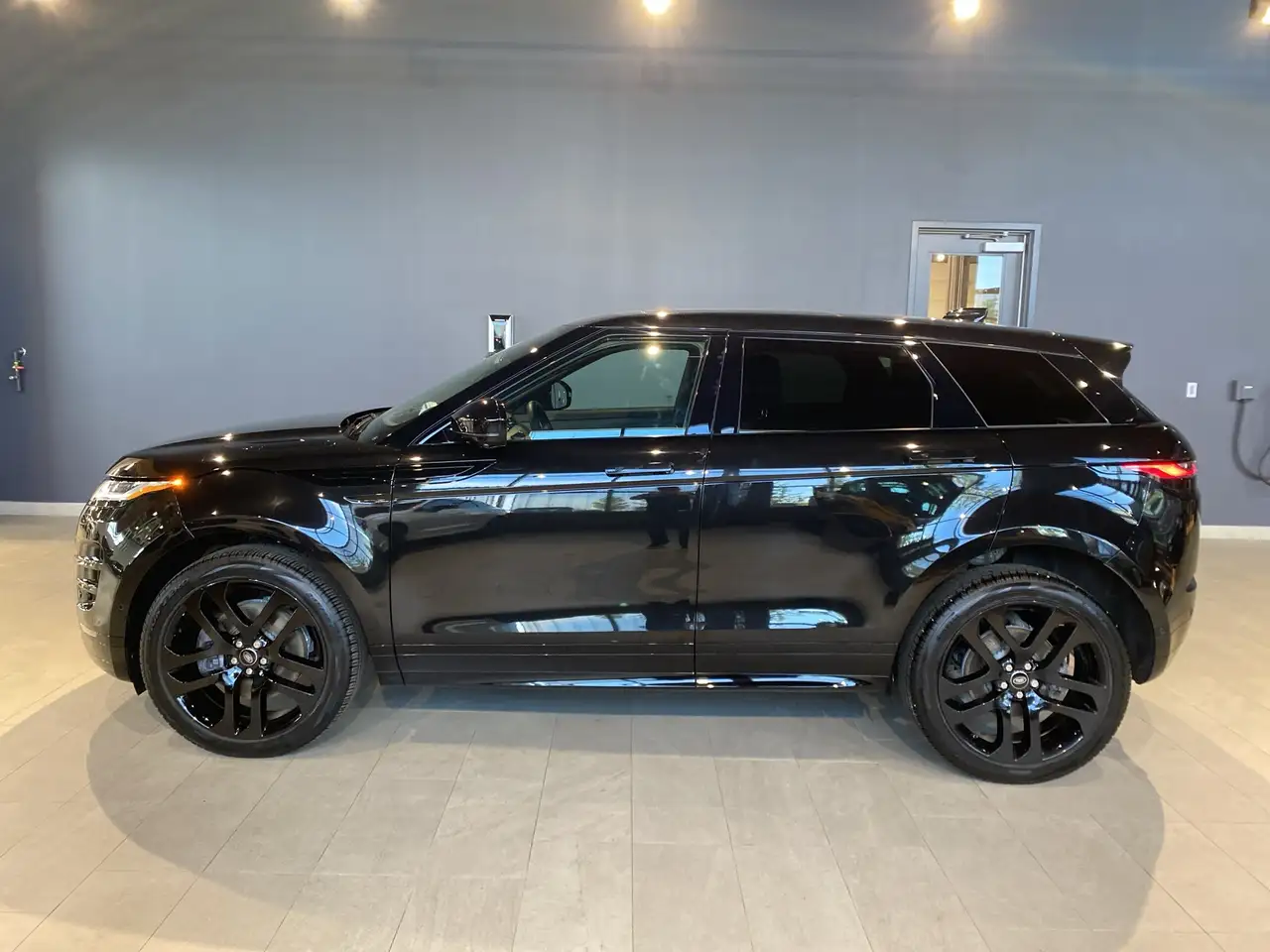 Land Rover Range Rover Evoque - Image 2