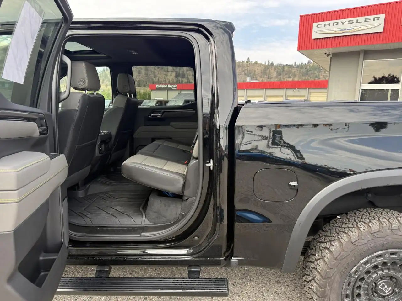Chevrolet Silverado 1500 - Image 19