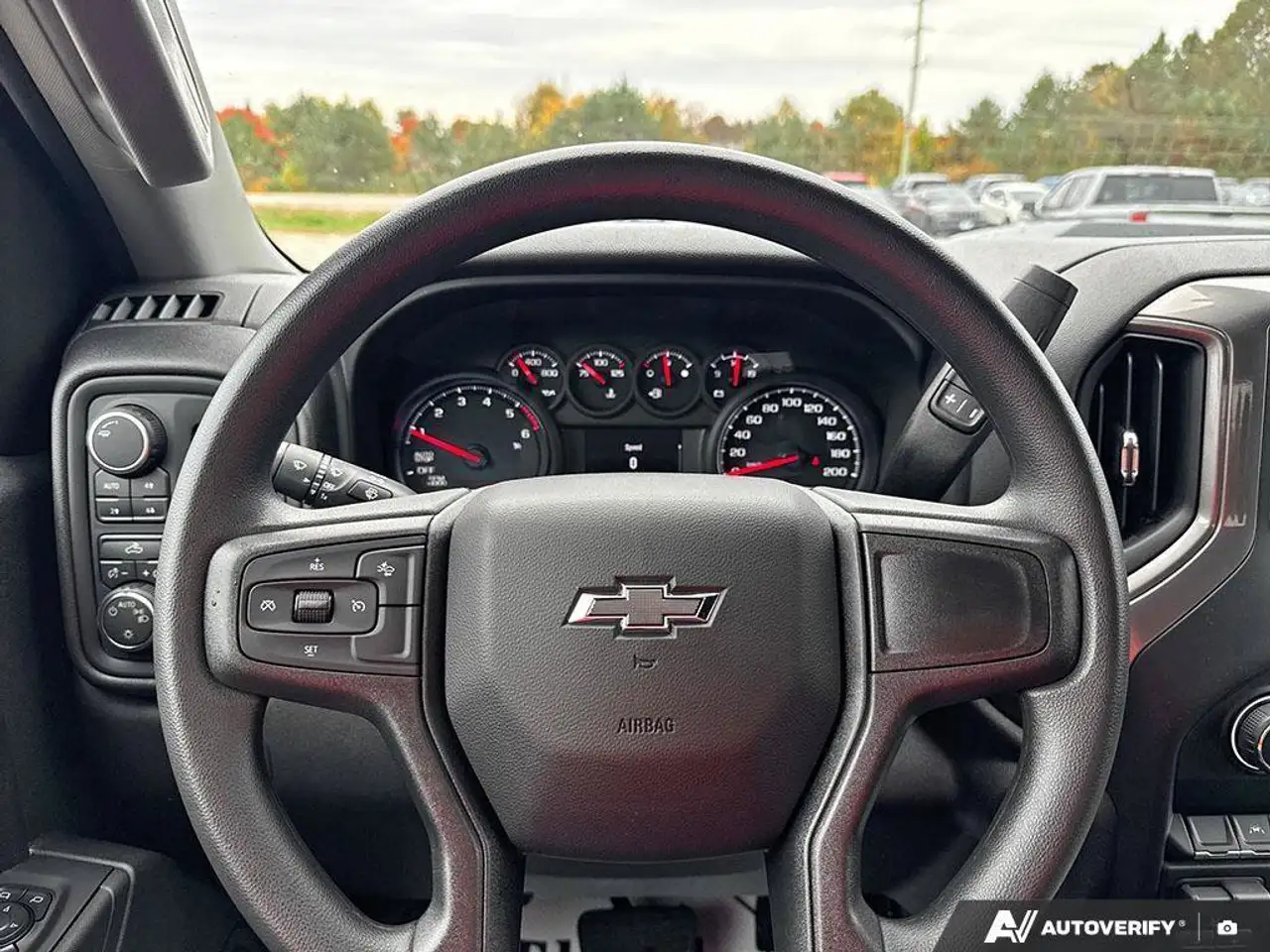 Chevrolet Silverado 1500 - Image 17