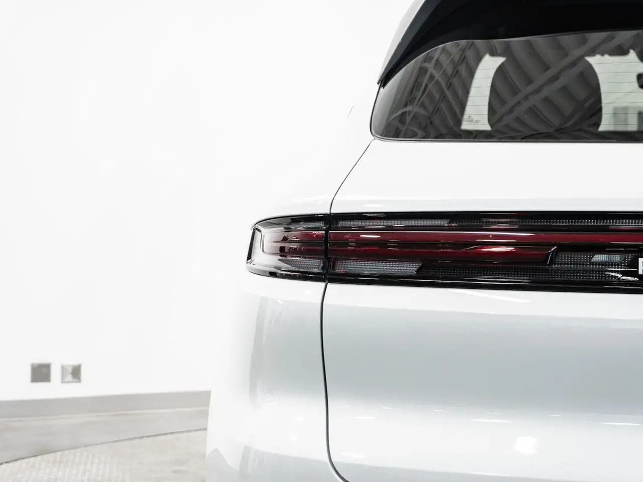 Porsche Cayenne - Image 14
