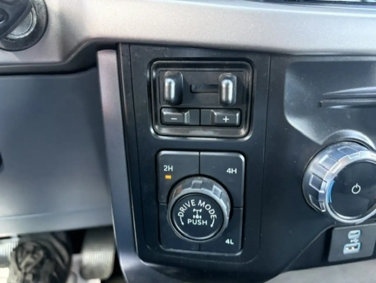 Ford F-150 - Image 24