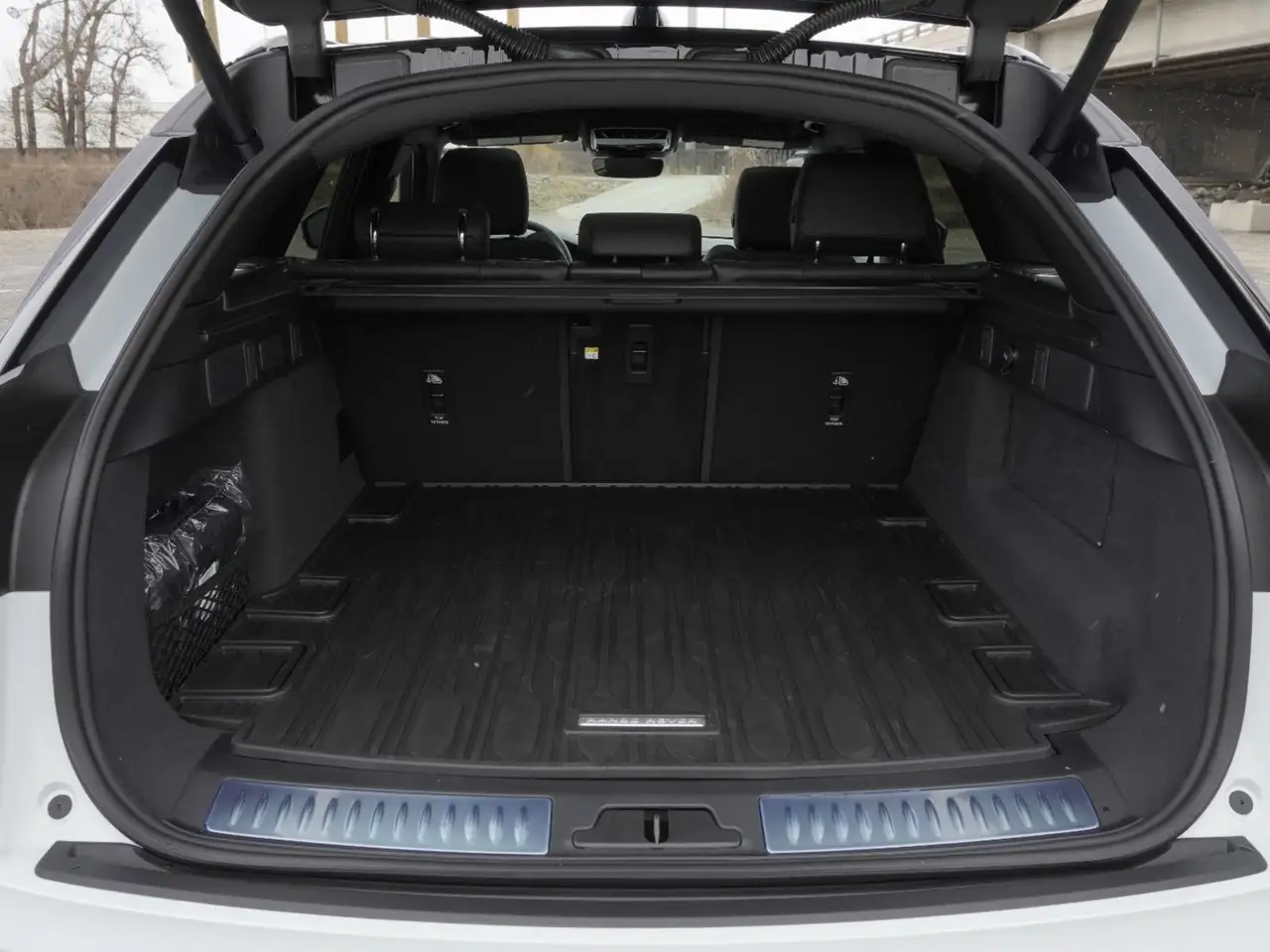 Land Rover Range Rover Velar - Image 28