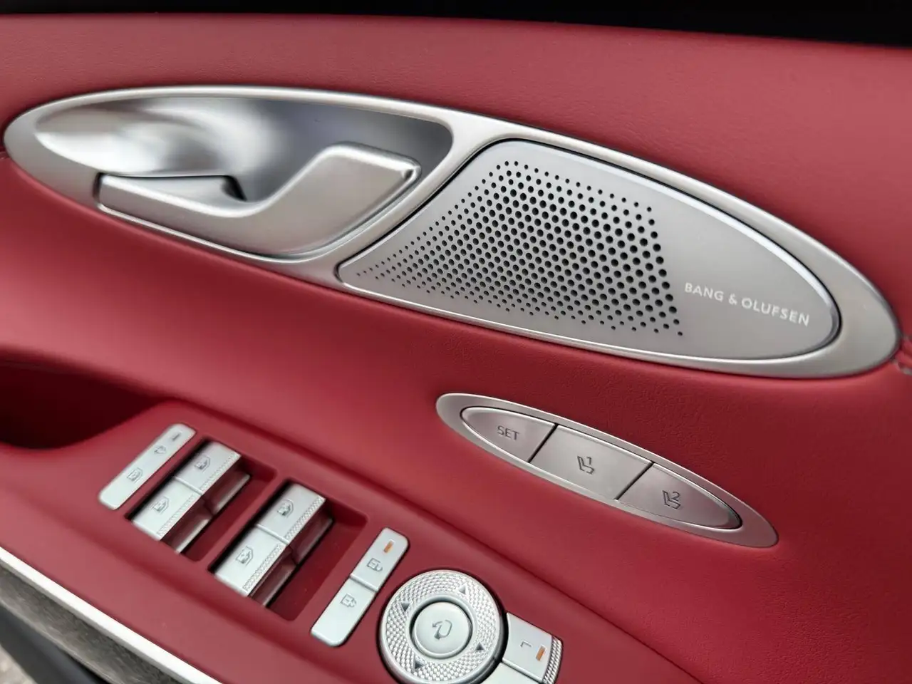Genesis GV70 - Image 19