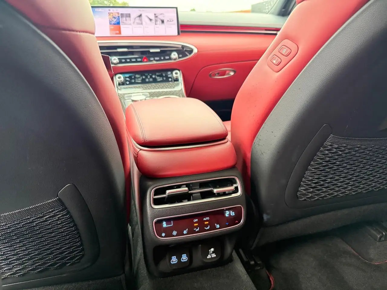 Genesis GV70 - Image 23