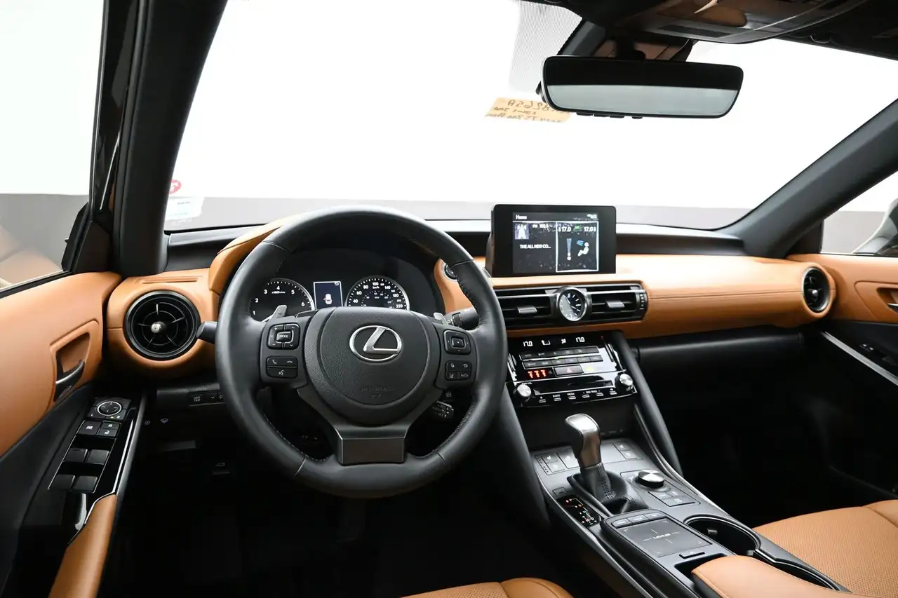 Lexus IS 300 - Image 18