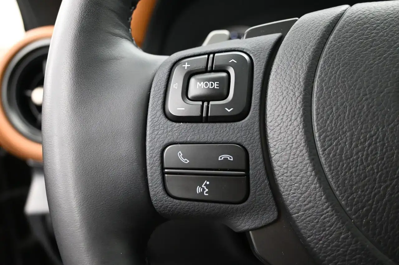 Lexus IS 300 - Image 10