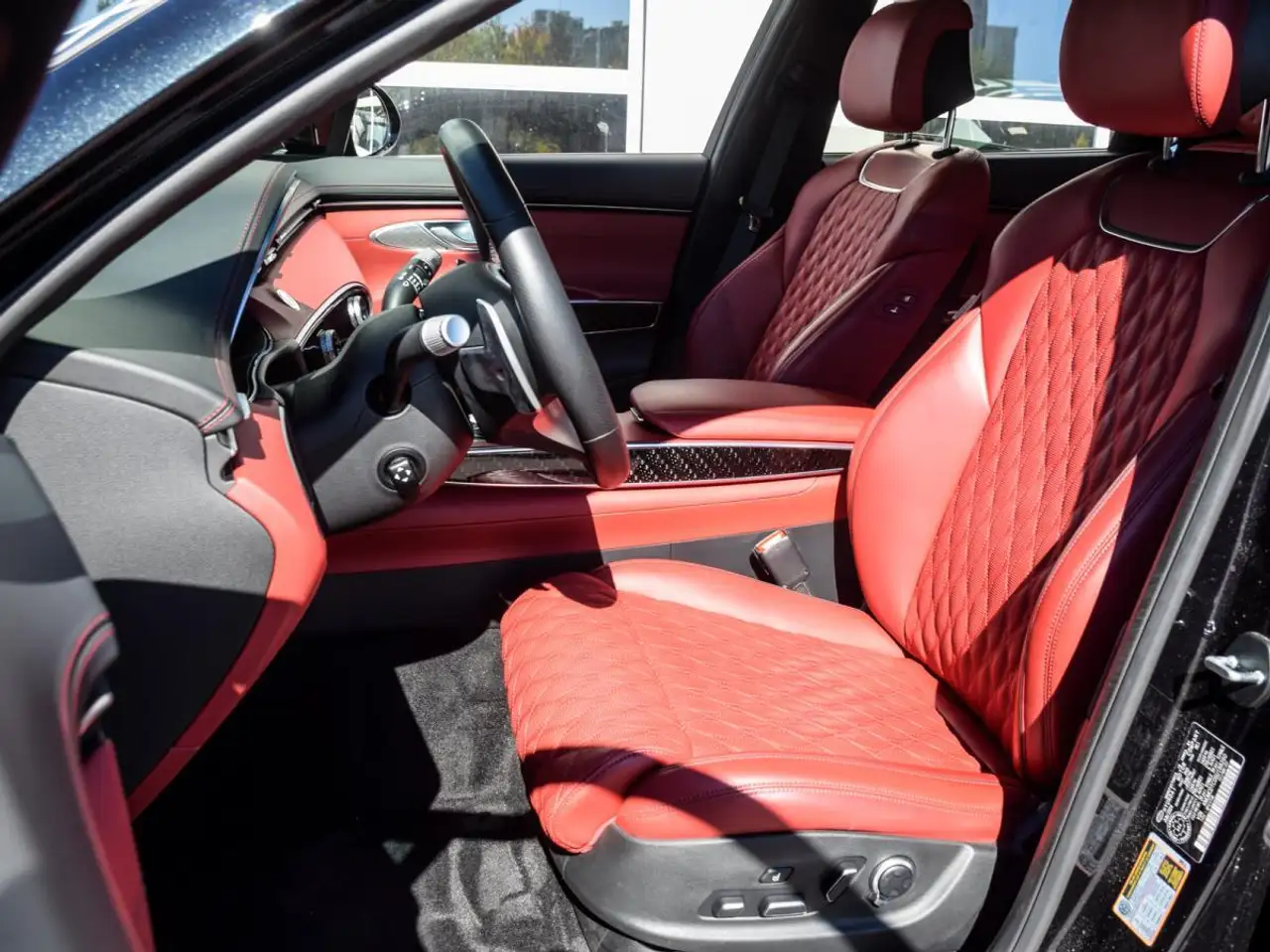 Genesis GV70 - Image 14