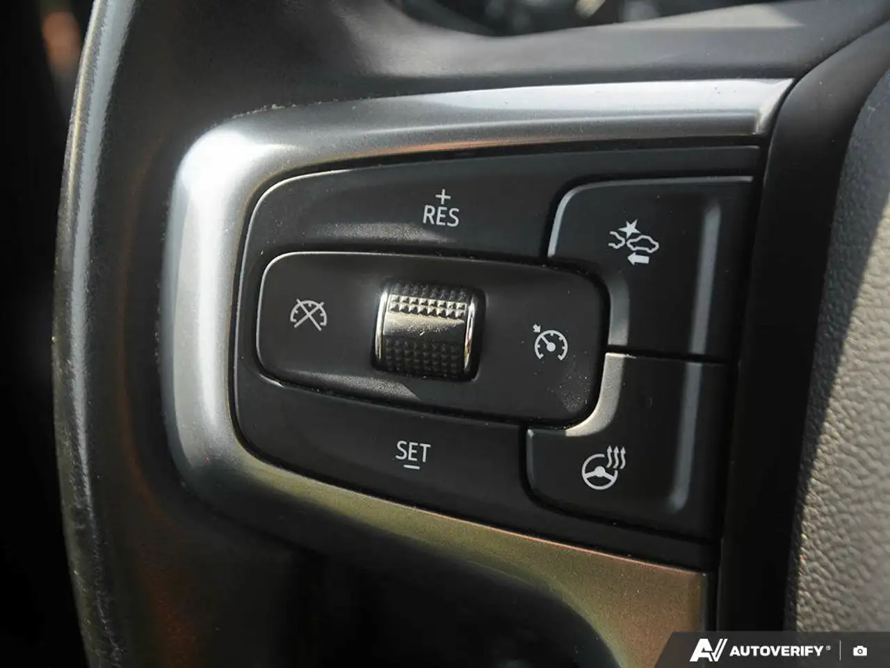 Chevrolet Silverado 1500 - Image 18