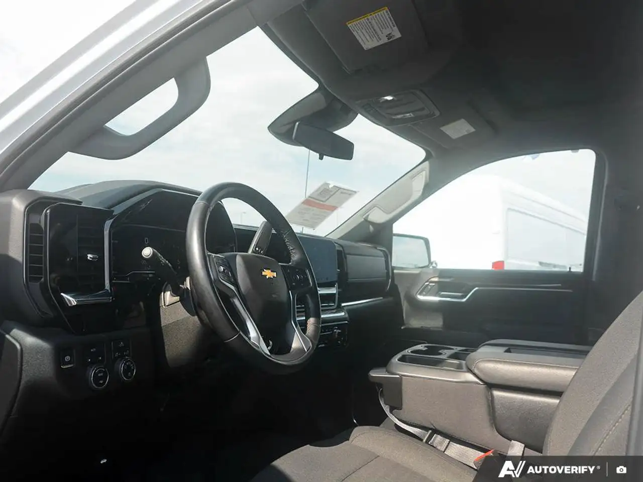 Chevrolet Silverado 1500 - Image 13