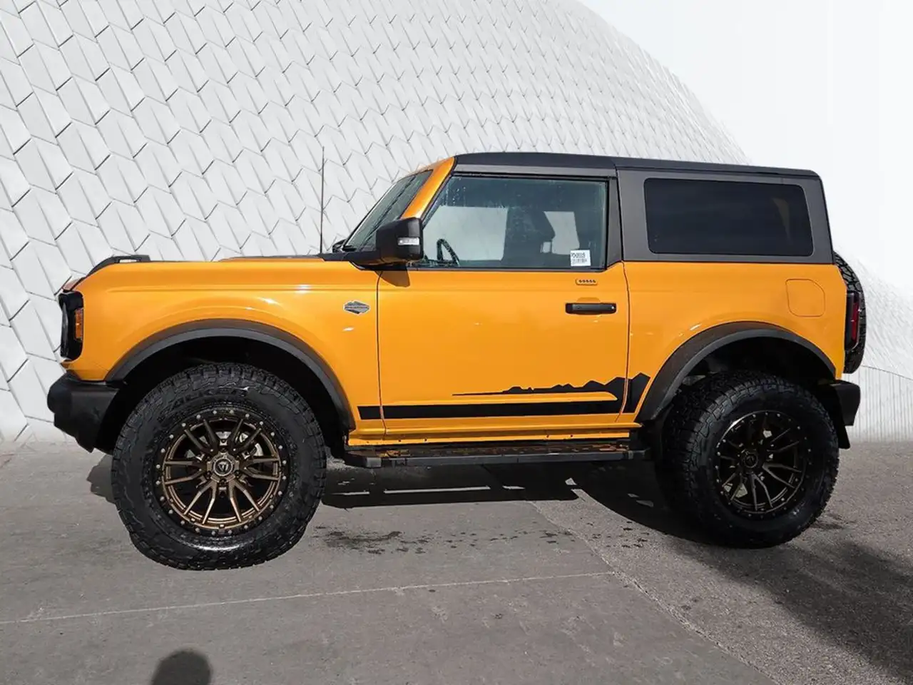 Ford Bronco - Image 3