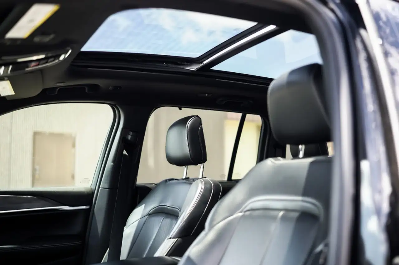 Jeep Grand Cherokee - Image 9