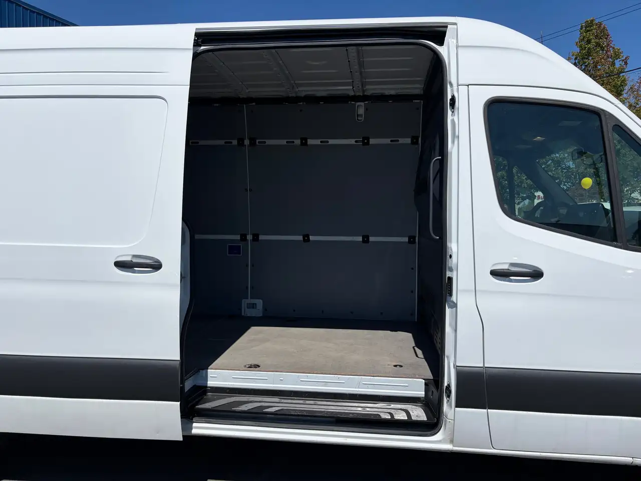 Mercedes-Benz Sprinter - Image 13