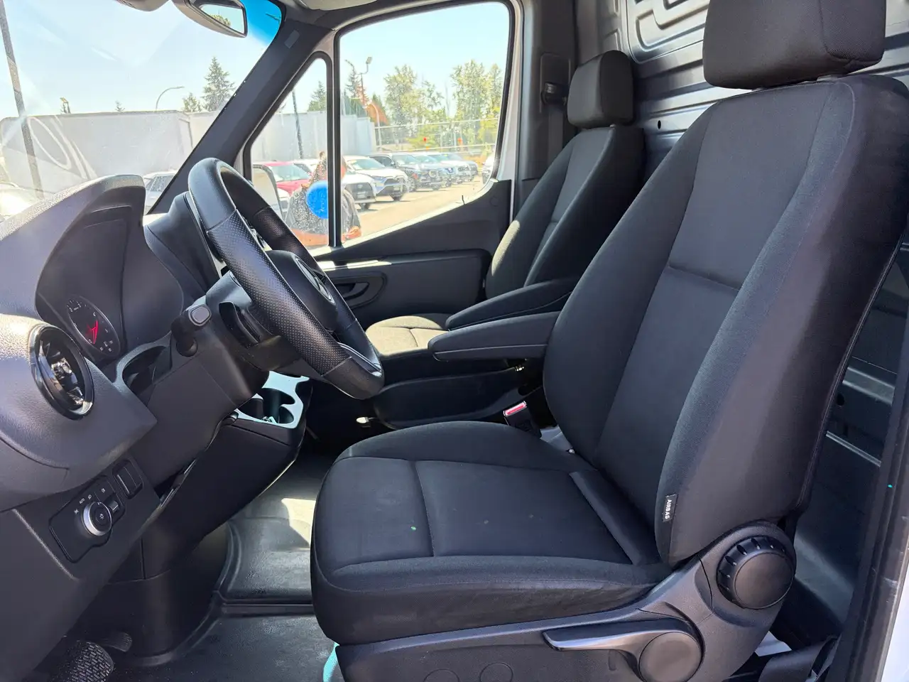 Mercedes-Benz Sprinter - Image 11